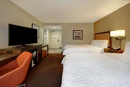 Hampton Inn NY-JFK - 6