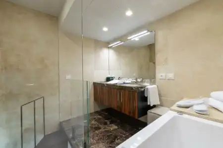 Donati Luxury Tower Suites - 124