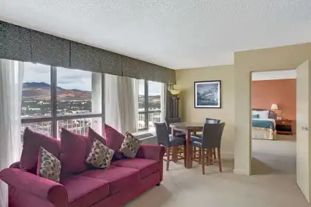 Ramada by Wyndham Reno and Casino - 6