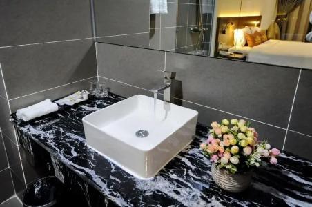 Crown Nguyen Hoang - 98