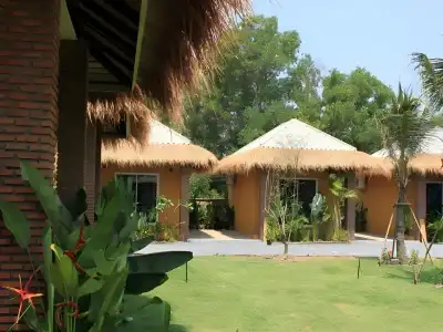 The Park Drive-Thru Check-In Resort - 12
