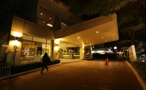 The Royal Bee Apart - 18