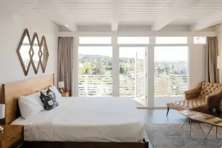 Hollywood Hills - 86