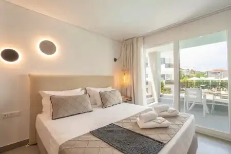 Mirablue Luxury Residences - 285