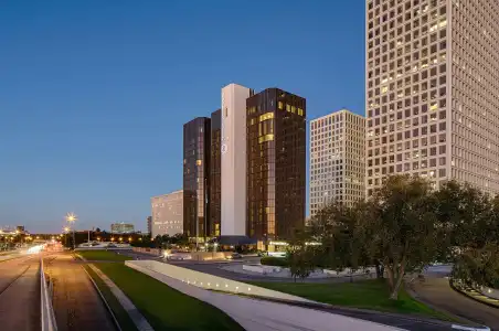 DoubleTree by Hilton Houston - Greenway Plaza - 22