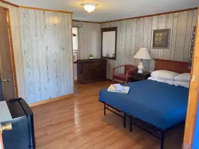Hillside Motel - 1