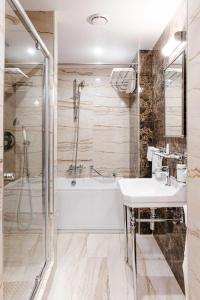 Grand Boutique - 44