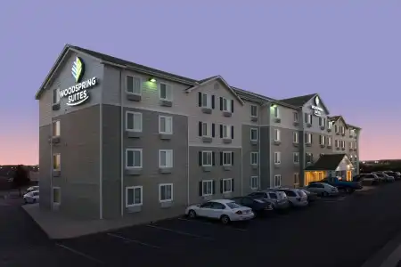 WoodSpring Suites Topeka - 1