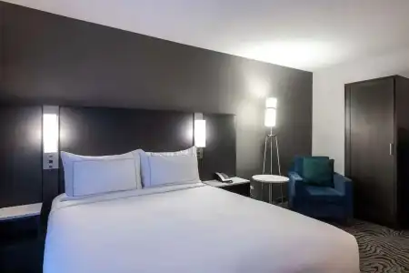 DoubleTree by Hilton Calgary North - 41