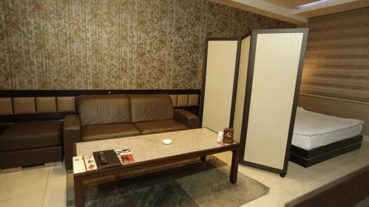 Avan Plaza - 90