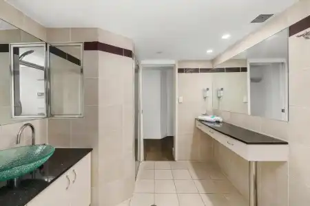 Gemini Court Holiday Apartments - 478