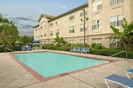 Southpoint Suites - 13