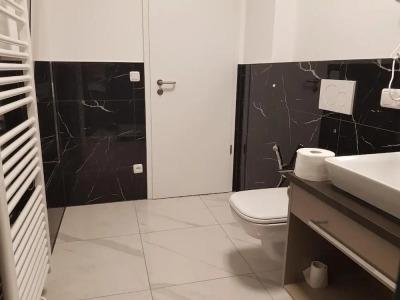 Emiliana am Bahnhof - 15