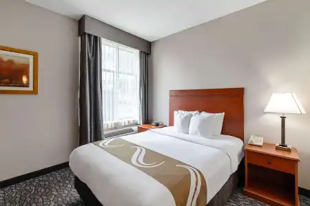 Quality Suites Austin South St. Elmo District - 4