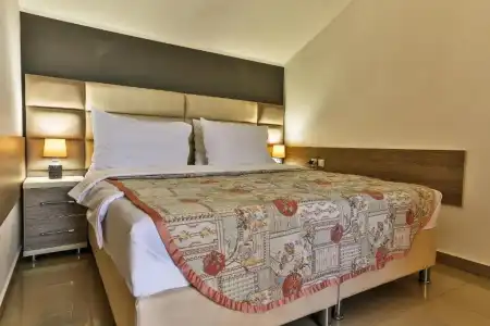 Villa Velzon Guesthouse - 93