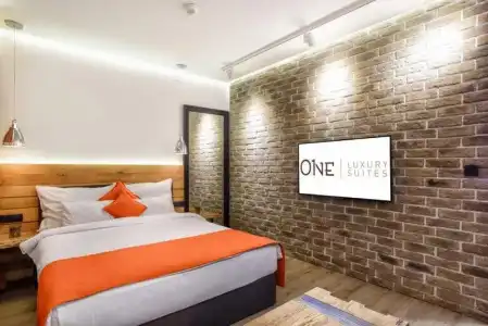 One Luxury Suites - 82