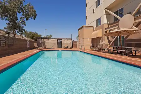 Holiday Inn Express and Suites Bakersfield Central by IHG - 48