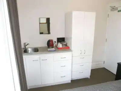 Ponsonby Manor - 13