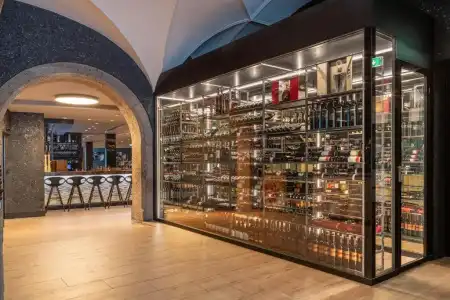 Grauer Bar - 13