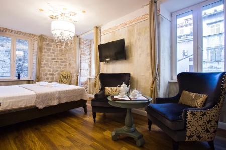 Plaza Marchi Old Town - Mag Quaint & Elegant Boutiques - 178