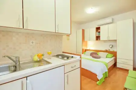 Apartments Zelic Tucepi - 105