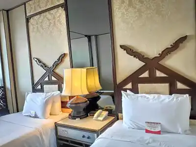 Chiang Mai Orchid - 100