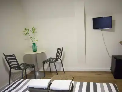 Kuwadro Guesthouse Jordaan - 0