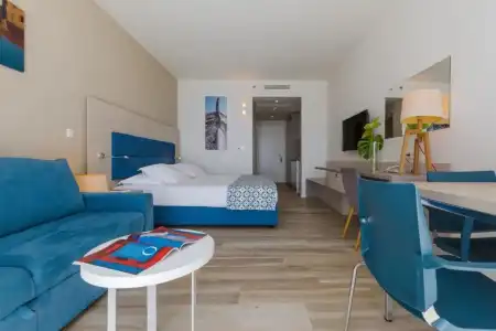 Romana Beach Apartments - 81