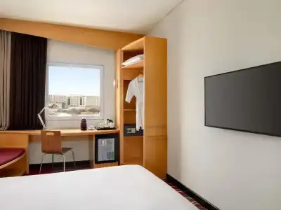 Ibis Muscat - 43