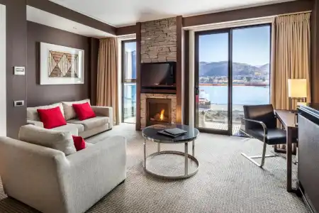 DoubleTree by Hilton Queenstown - 58