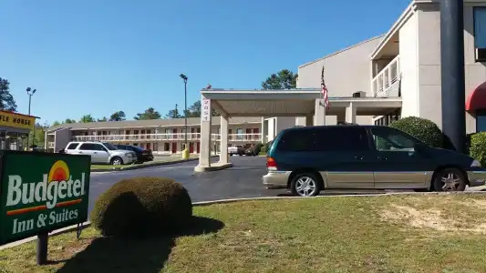 Budgetel Inn & Suites - 11