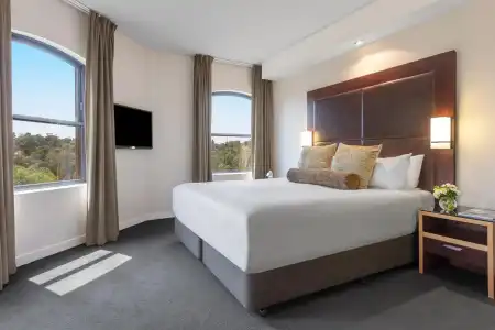 Amora Herencia Riverwalk Melbourne - 5