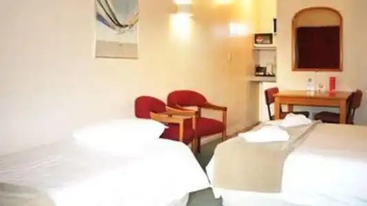 Rayland Epsom Motel - 5
