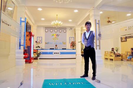 May Ngu Sac - Iridescent Clouds - 13