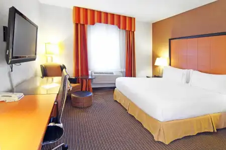 Holiday Inn Express & Suites Calgary S-Macleod Trail S by IHG - 5