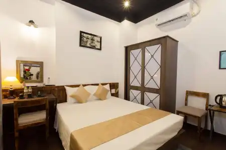 Luxury Backpackers - 0