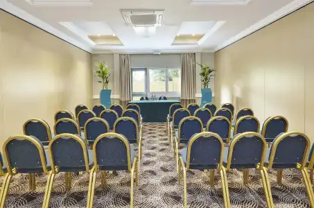 Holiday Inn Cardiff - North M4 - 15
