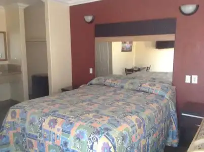 Bronco Motel South Central - 4