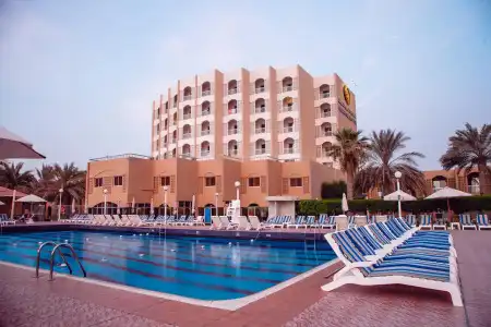 Sharjah Carlton - 12