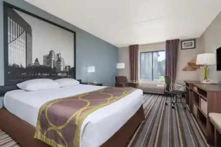 Super 8 by Wyndham Bloomington/Airport - 18