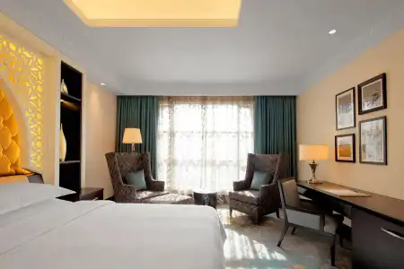 Sheraton Sharjah Beach Resort & Spa - 4
