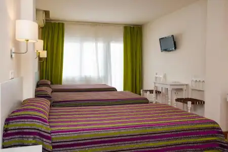 Sol y Miel Hostal - 98
