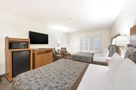 Anaheim Desert Inn and Suites - 5