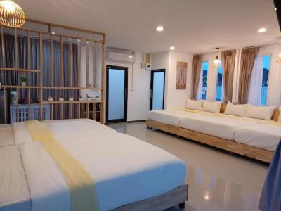 At Koh Larn Resort - 171