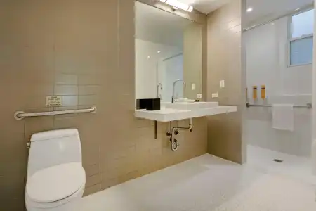 Best Western Plus Hospitality House - 9