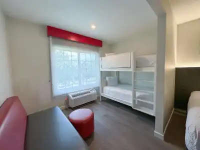 Ramada by Wyndham Anaheim Convention Center - 38