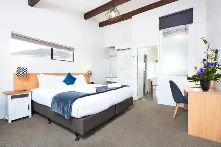 Cobblestone Court Motel – Wenzel Motels - 111