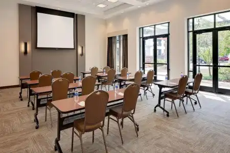Hyatt Place Pittsburgh-North Shore - 12