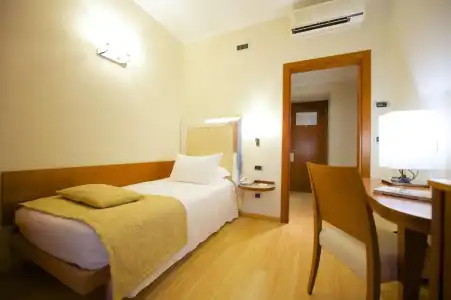 Best Western Crystal Palace - 32