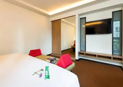 RakYim Siam Sukhumvit 15 - 56